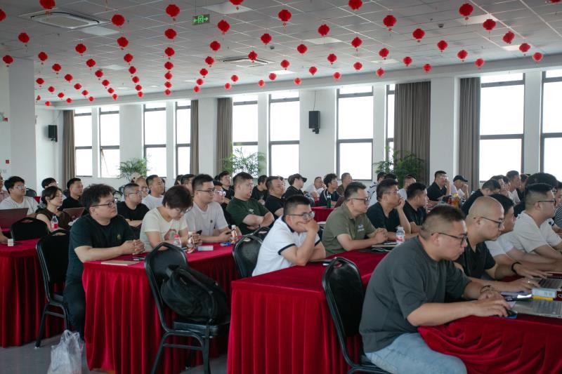 凝心聚力燃斗志 破浪扬帆拓新途